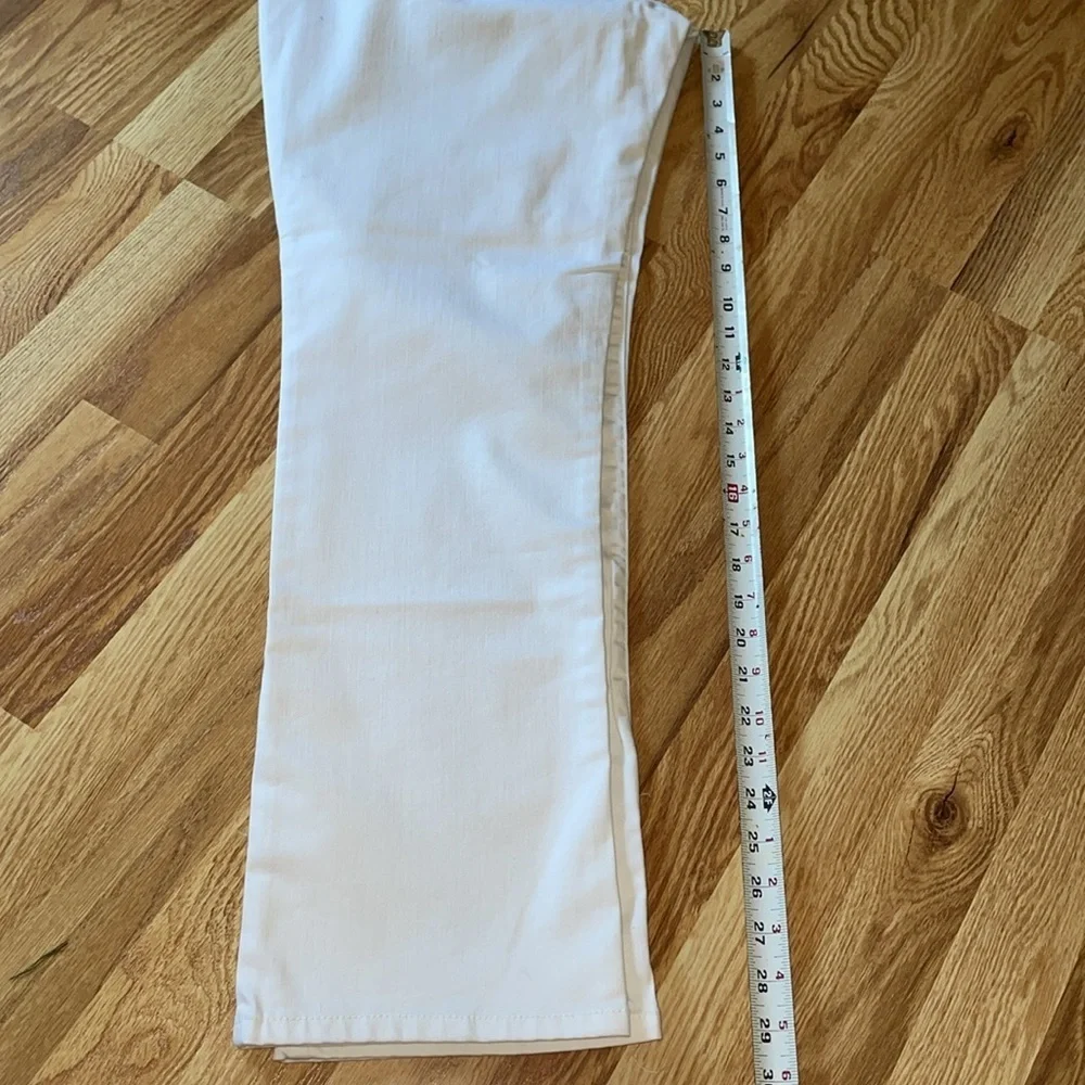 NWT‎ St John’s Bay Straight Jeans.  Mid rise.  Secretly Slender.  Size 16.